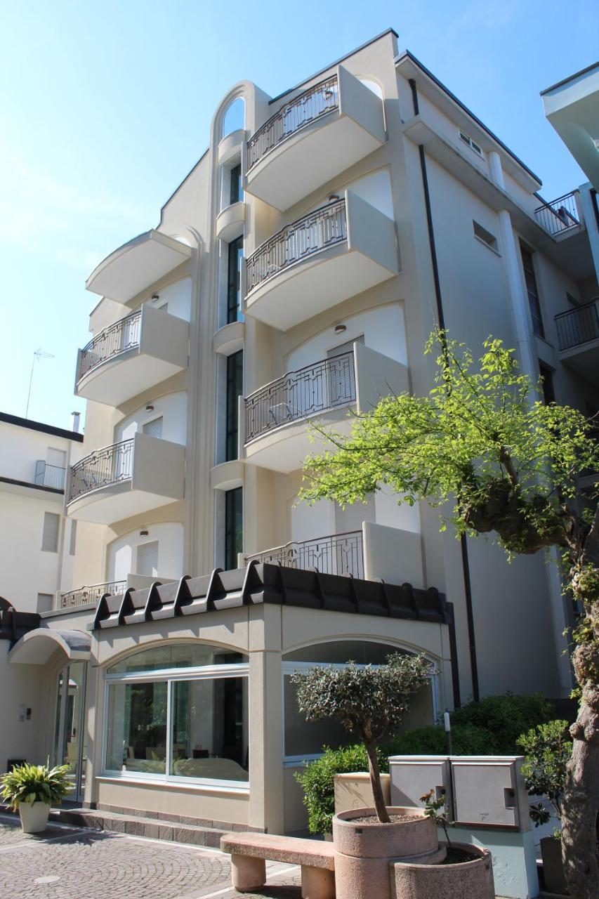 Hotel Ivana Misano Adriatico Exterior photo